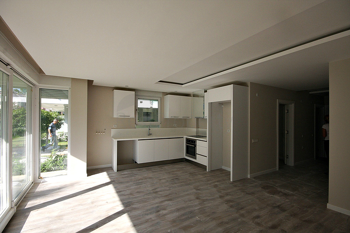 مشروع منتهي في أنطاليا في منطقة لارا على مسافة قريبة من المدرسة الروسية