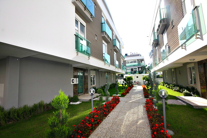 مشروع منتهي في أنطاليا في منطقة لارا على مسافة قريبة من المدرسة الروسية