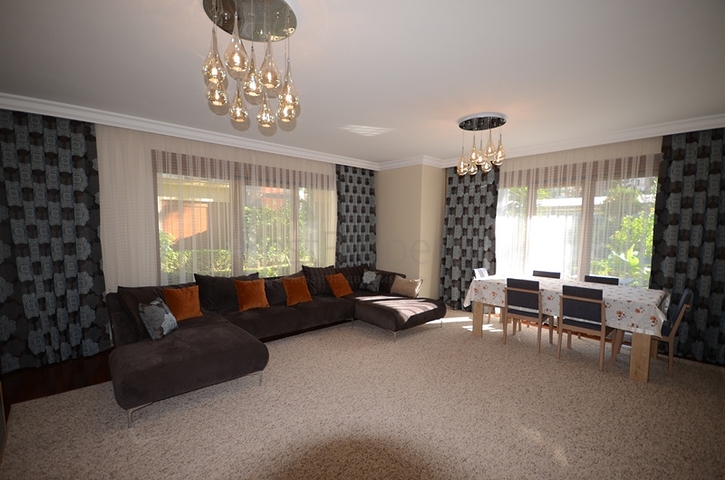 شقة في مجمع مميز في الانيا