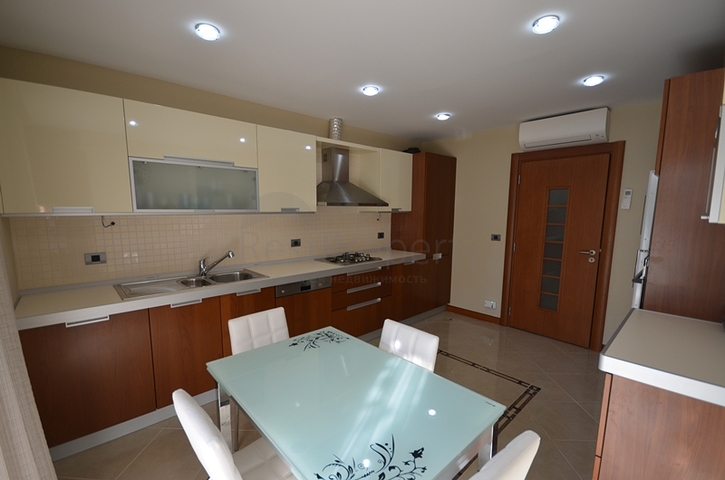 شقة في مجمع مميز في الانيا