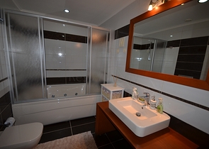 شقة في مجمع مميز في الانيا