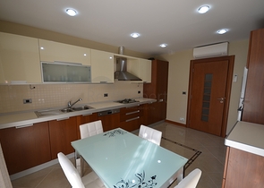 شقة في مجمع مميز في الانيا