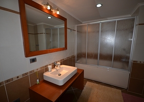 شقة في مجمع مميز في الانيا