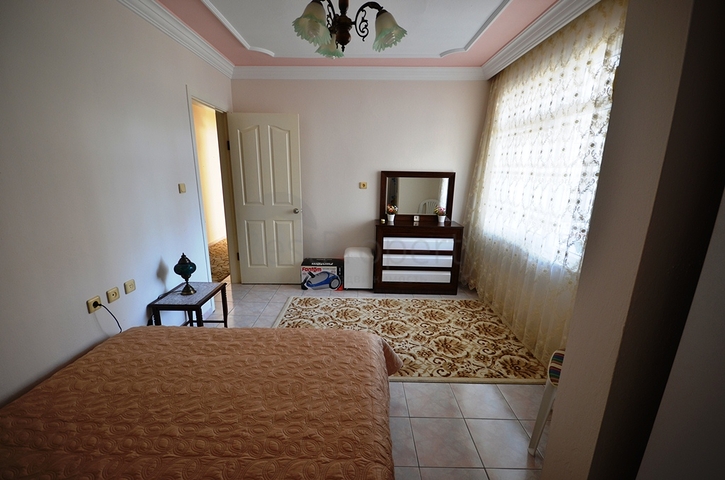 شقة بغرفتي نوم تبعد 200 متر عن شاطئ المتوسط وبسعر جيد