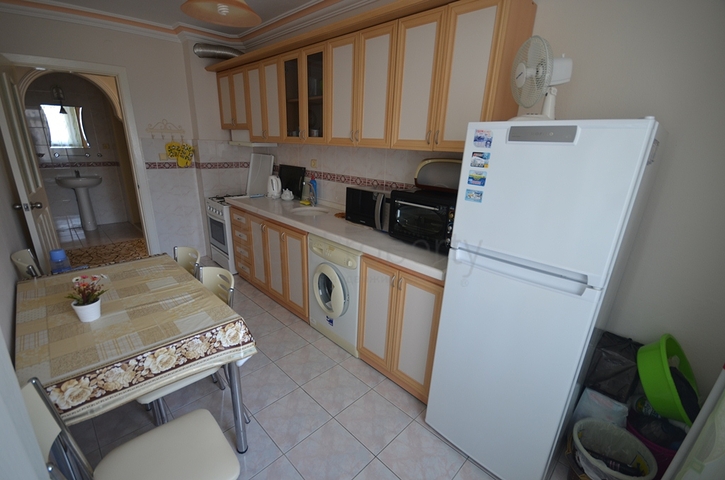 شقة بغرفتي نوم تبعد 200 متر عن شاطئ المتوسط وبسعر جيد