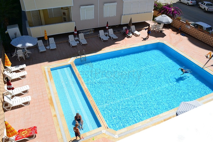 شقة بغرفتي نوم تبعد 200 متر عن شاطئ المتوسط وبسعر جيد