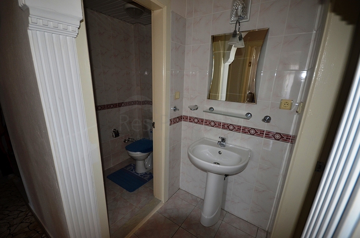 شقة بغرفتي نوم تبعد 200 متر عن شاطئ المتوسط وبسعر جيد