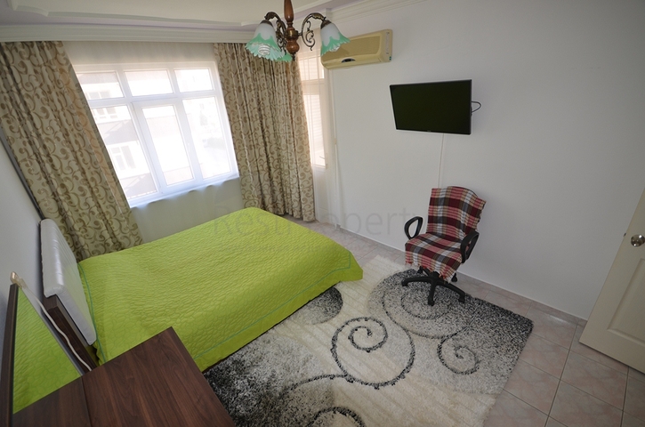 شقة بغرفتي نوم تبعد 200 متر عن شاطئ المتوسط وبسعر جيد