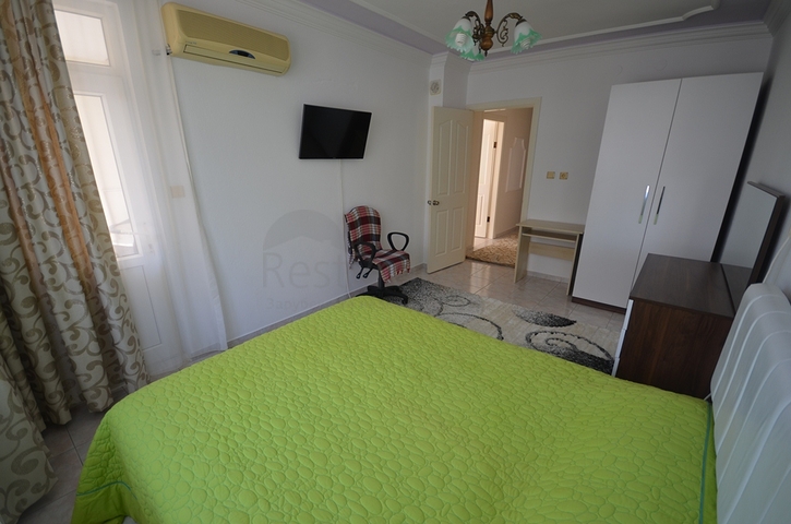 شقة بغرفتي نوم تبعد 200 متر عن شاطئ المتوسط وبسعر جيد