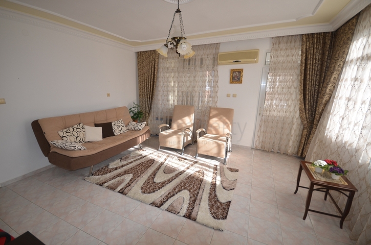 شقة بغرفتي نوم تبعد 200 متر عن شاطئ المتوسط وبسعر جيد