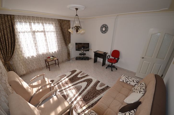 شقة بغرفتي نوم تبعد 200 متر عن شاطئ المتوسط وبسعر جيد