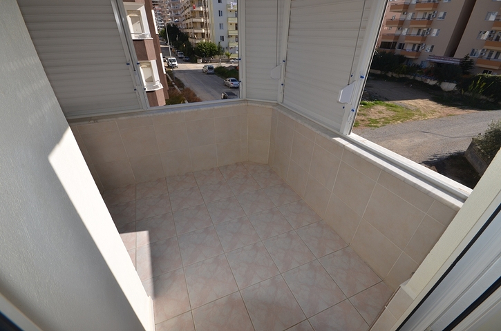 شقة بغرفتي نوم تبعد 200 متر عن شاطئ المتوسط وبسعر جيد