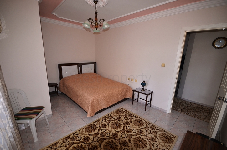 شقة بغرفتي نوم تبعد 200 متر عن شاطئ المتوسط وبسعر جيد