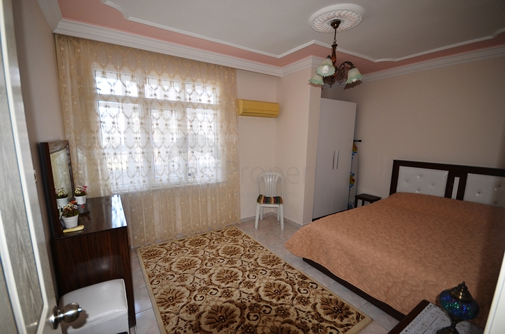 شقة بغرفتي نوم تبعد 200 متر عن شاطئ المتوسط وبسعر جيد