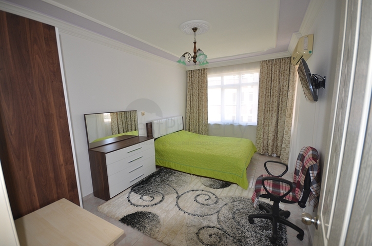 شقة بغرفتي نوم تبعد 200 متر عن شاطئ المتوسط وبسعر جيد