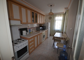 شقة بغرفتي نوم تبعد 200 متر عن شاطئ المتوسط وبسعر جيد