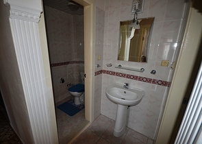 شقة بغرفتي نوم تبعد 200 متر عن شاطئ المتوسط وبسعر جيد