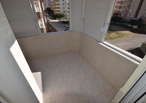 شقة بغرفتي نوم تبعد 200 متر عن شاطئ المتوسط وبسعر جيد