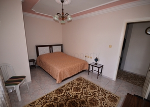 شقة بغرفتي نوم تبعد 200 متر عن شاطئ المتوسط وبسعر جيد