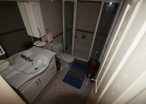 شقة بغرفتي نوم تبعد 200 متر عن شاطئ المتوسط وبسعر جيد