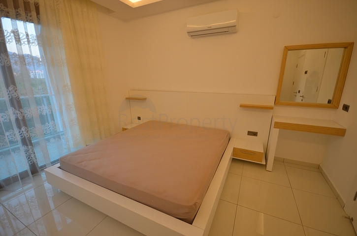 شقق فاخرة على ضفة النهر في اوبا - الانيا