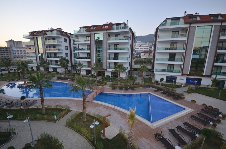 شقق فاخرة على ضفة النهر في اوبا - الانيا