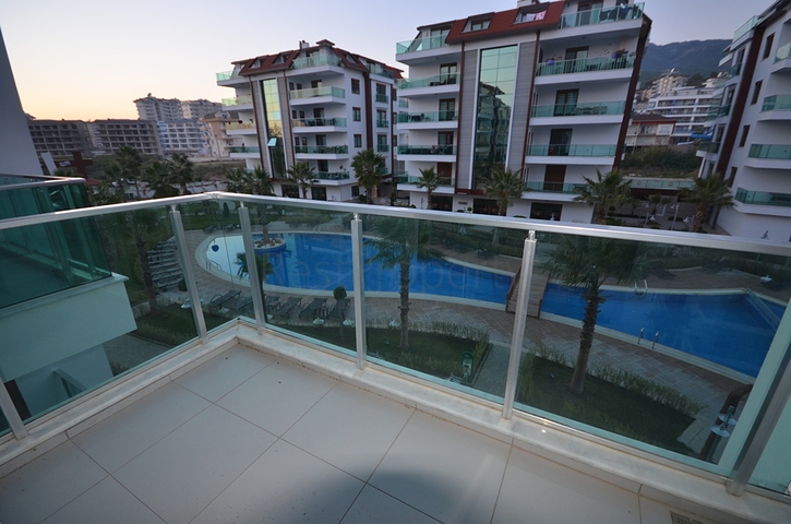 شقق فاخرة على ضفة النهر في اوبا - الانيا