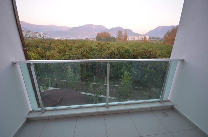 شقق فاخرة على ضفة النهر في اوبا - الانيا