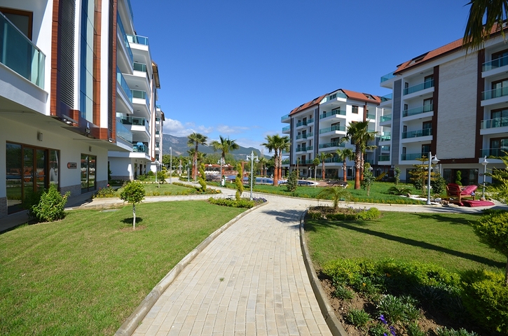 شقق فاخرة على ضفة النهر في اوبا - الانيا