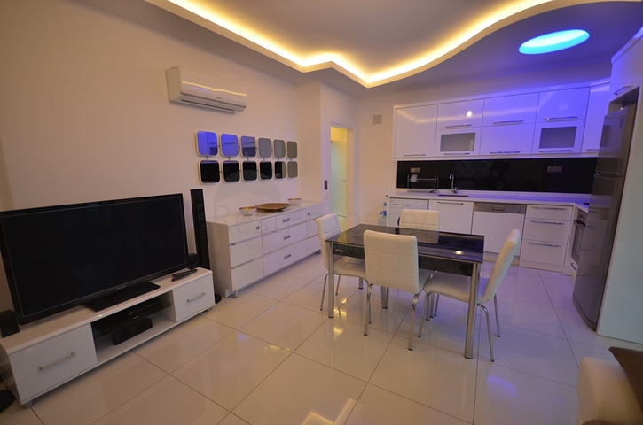 شقق فاخرة على ضفة النهر في اوبا - الانيا