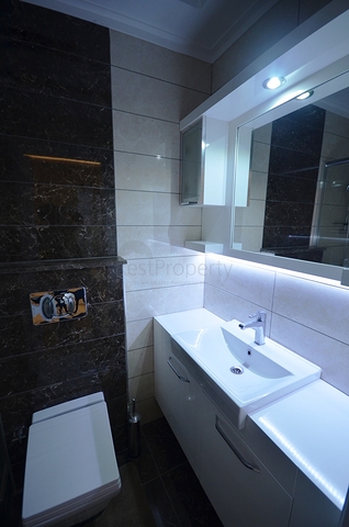 شقق فاخرة على ضفة النهر في اوبا - الانيا