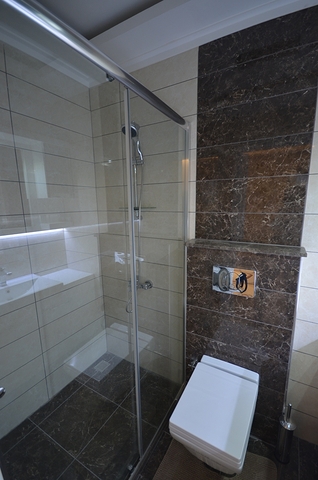 شقق فاخرة على ضفة النهر في اوبا - الانيا