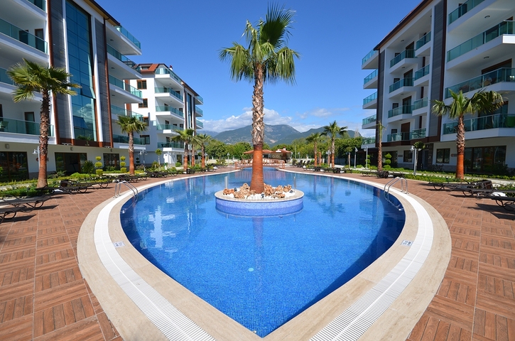 شقق فاخرة على ضفة النهر في اوبا - الانيا