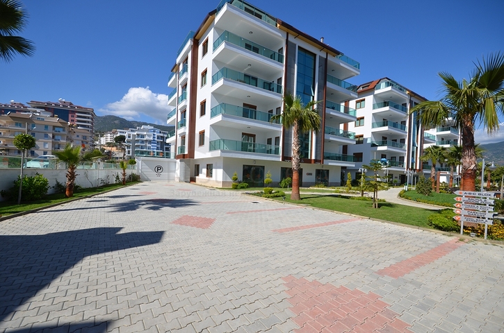 شقق فاخرة على ضفة النهر في اوبا - الانيا