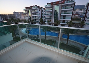 شقق فاخرة على ضفة النهر في اوبا - الانيا