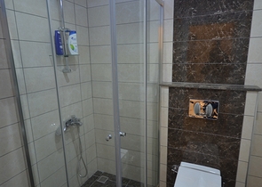 شقق فاخرة على ضفة النهر في اوبا - الانيا