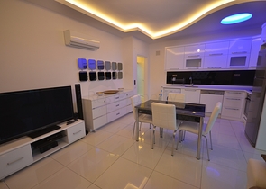 شقق فاخرة على ضفة النهر في اوبا - الانيا