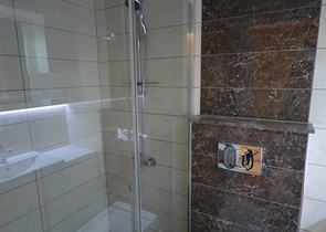 شقق فاخرة على ضفة النهر في اوبا - الانيا