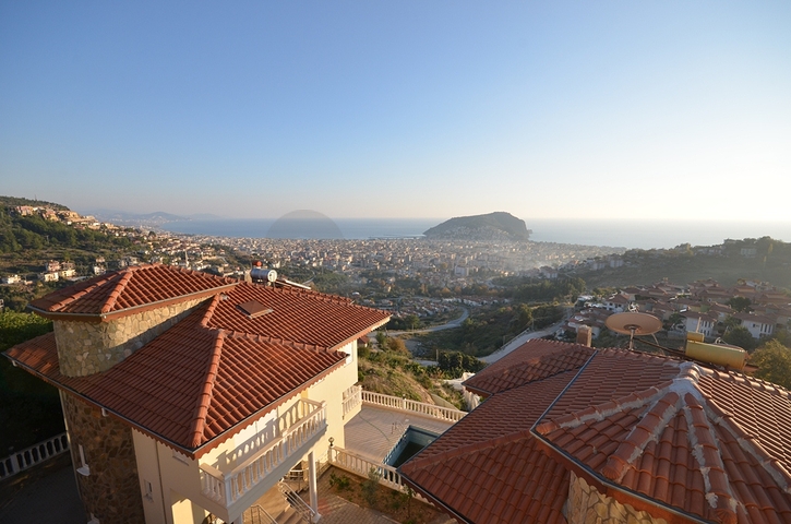 فيلا واسعة بثلاث غرف نوم و غرفتي معيشة باطلالة بحرية