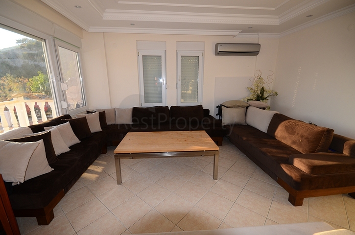 فيلا واسعة بثلاث غرف نوم و غرفتي معيشة باطلالة بحرية