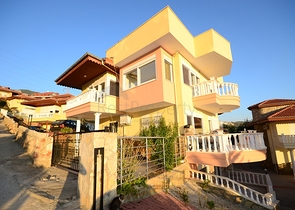 فيلا واسعة بثلاث غرف نوم و غرفتي معيشة باطلالة بحرية