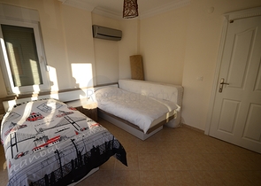 فيلا واسعة بثلاث غرف نوم و غرفتي معيشة باطلالة بحرية