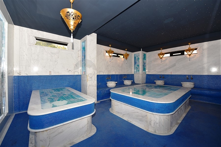 شقق في مجمع عصري في وسط الانيا