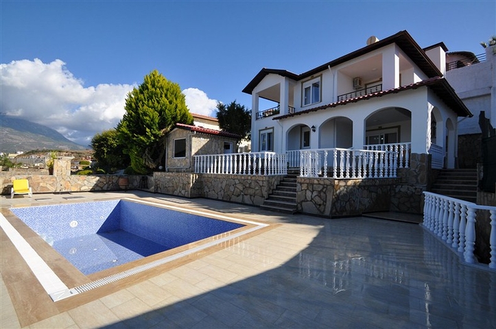 فيلا مطلة على البحر في كارجيجاك ألانيا