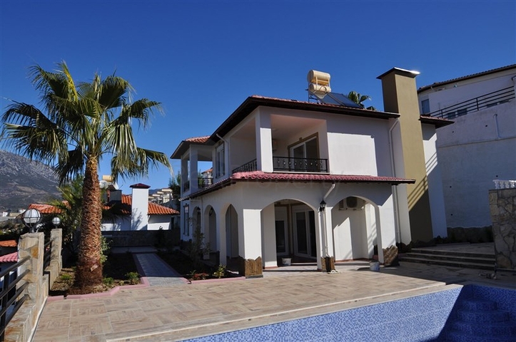 فيلا بإطلالة رائعة على البحر في كارجي جاك