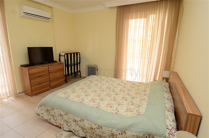 شقة فسيحة من غرفتي نوم على بعد 150 متر فقط من البحر.