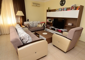 شقة فسيحة من غرفتي نوم على بعد 150 متر فقط من البحر.