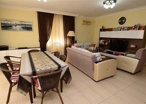 شقة فسيحة من غرفتي نوم على بعد 150 متر فقط من البحر.