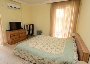 شقة فسيحة من غرفتي نوم على بعد 150 متر فقط من البحر.