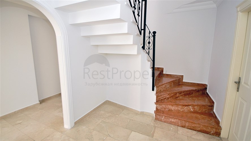 بينت هاوس في ماهموت لار